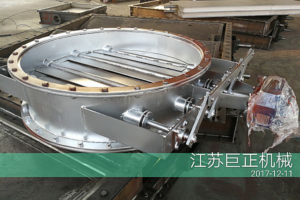 圓形擋板門（直徑190cm），準(zhǔn)備入庫中