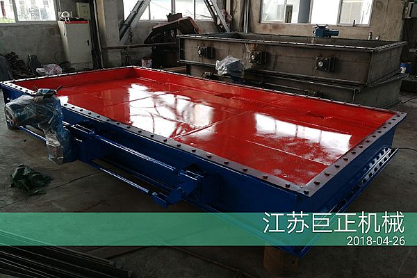 擋板門出庫發(fā)貨，打包完工出發(fā)了